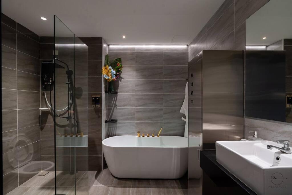 Romantic Jb #bathtub #couple #mood *