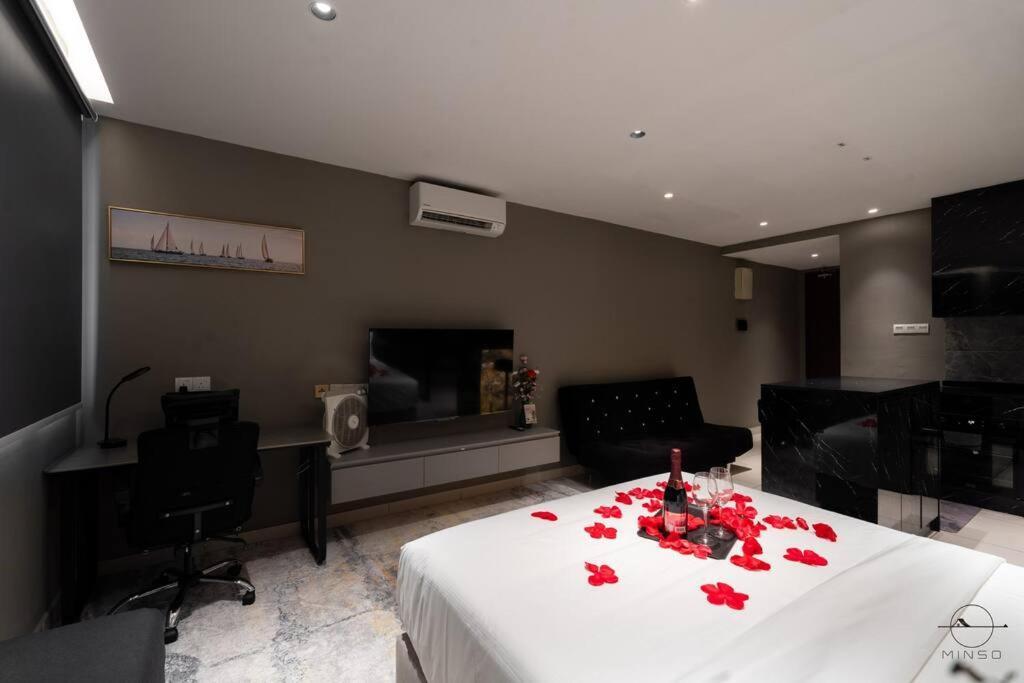 Romantic Jb #bathtub #couple #mood Apartment