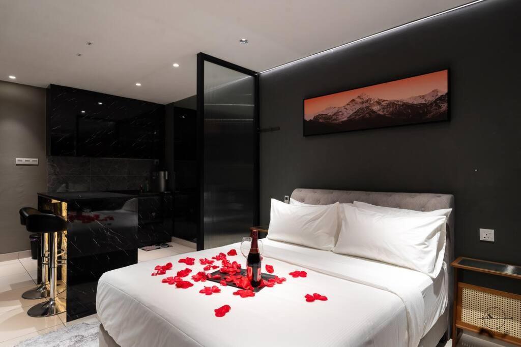 Apartment Romantic Jb #bathtub #couple #mood *