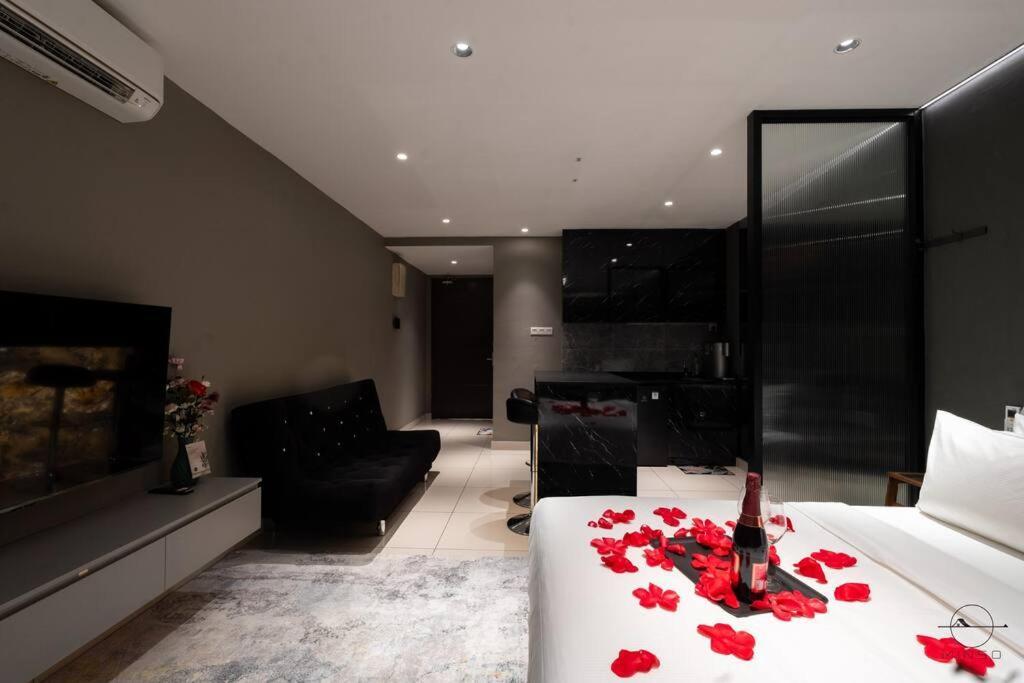 Apartment Romantic Jb #bathtub #couple #mood *
