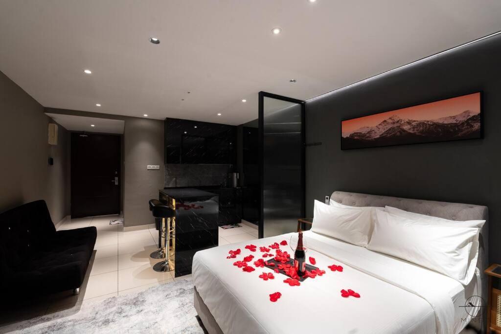Apartment Romantic Jb #bathtub #couple #mood